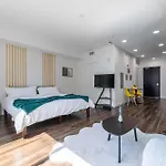 Luxury Home In Hollywood With Pool I Gym I Free Parking